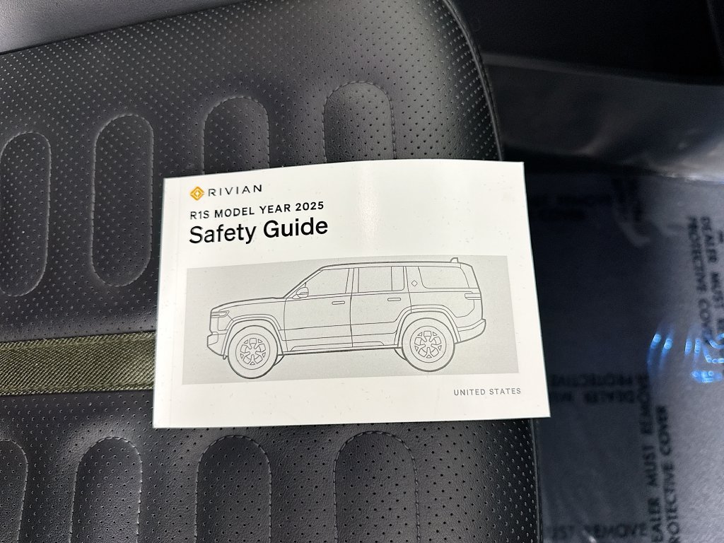 Used 2025 Rivian R1S Adventure Dual AWD/4WD image 41