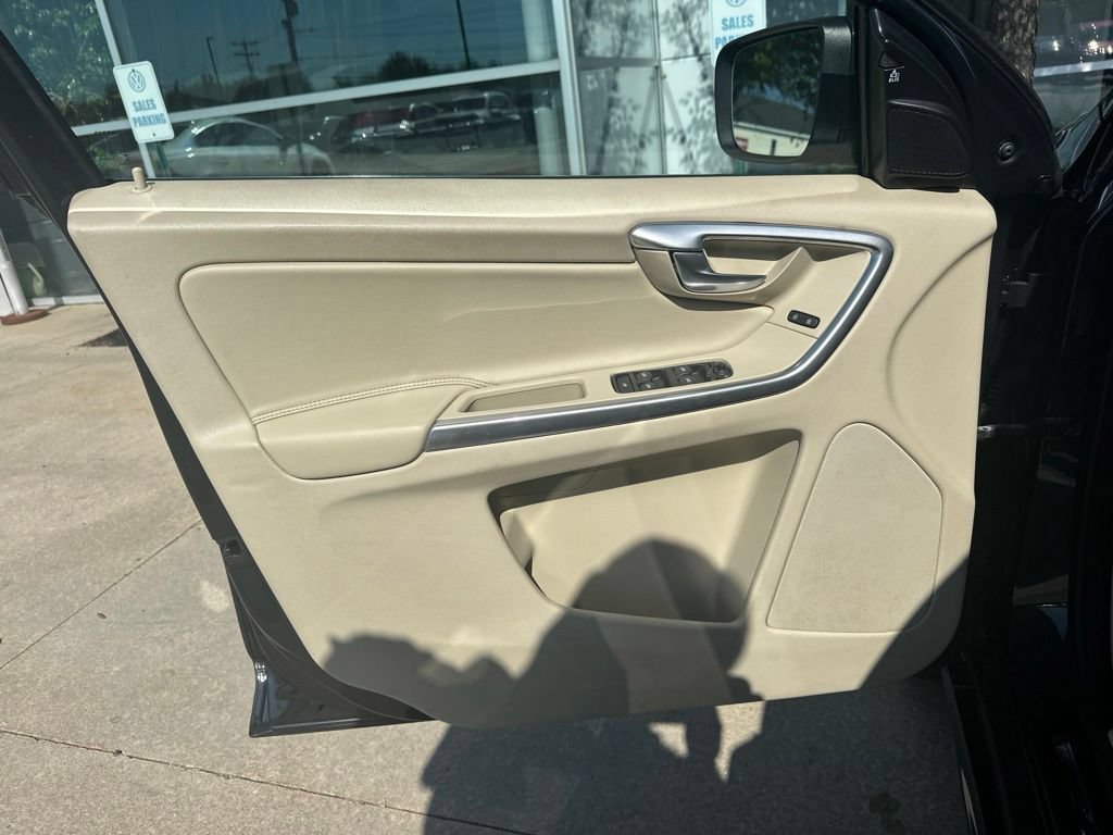 Used 2016 Volvo XC60 T5 Premier w/ Proximity Package AWD/4WD image 13