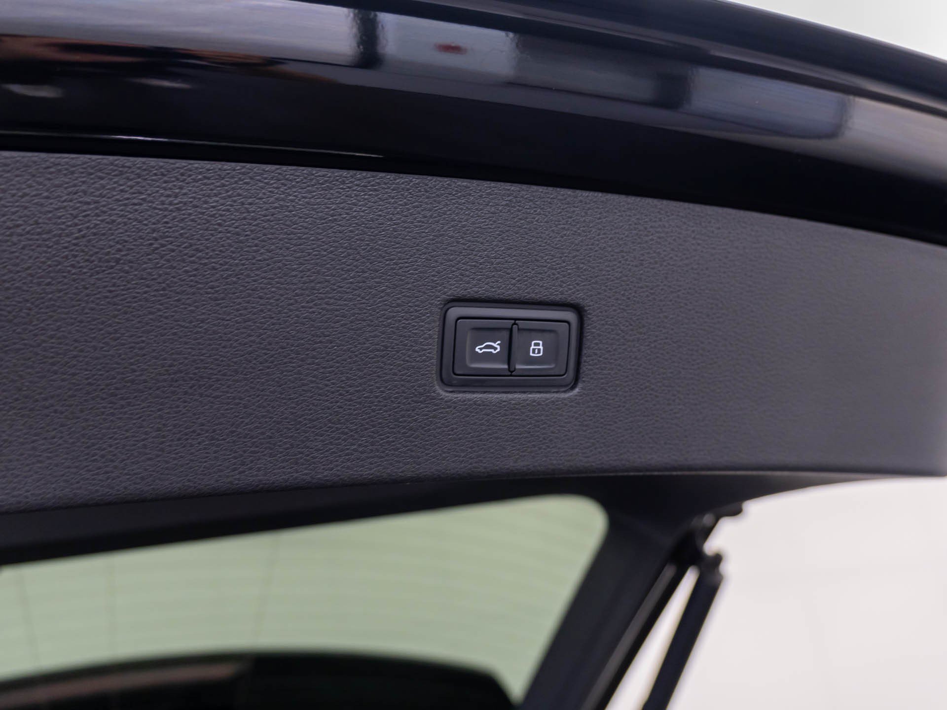 Used 2023 Audi Q8 Premium Plus AWD/4WD image 35