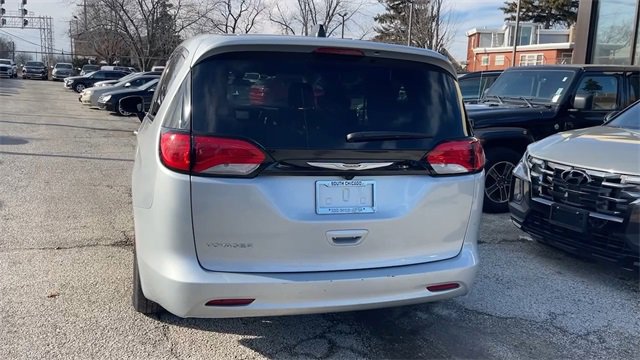 Used 2022 Chrysler Voyager LX image 24