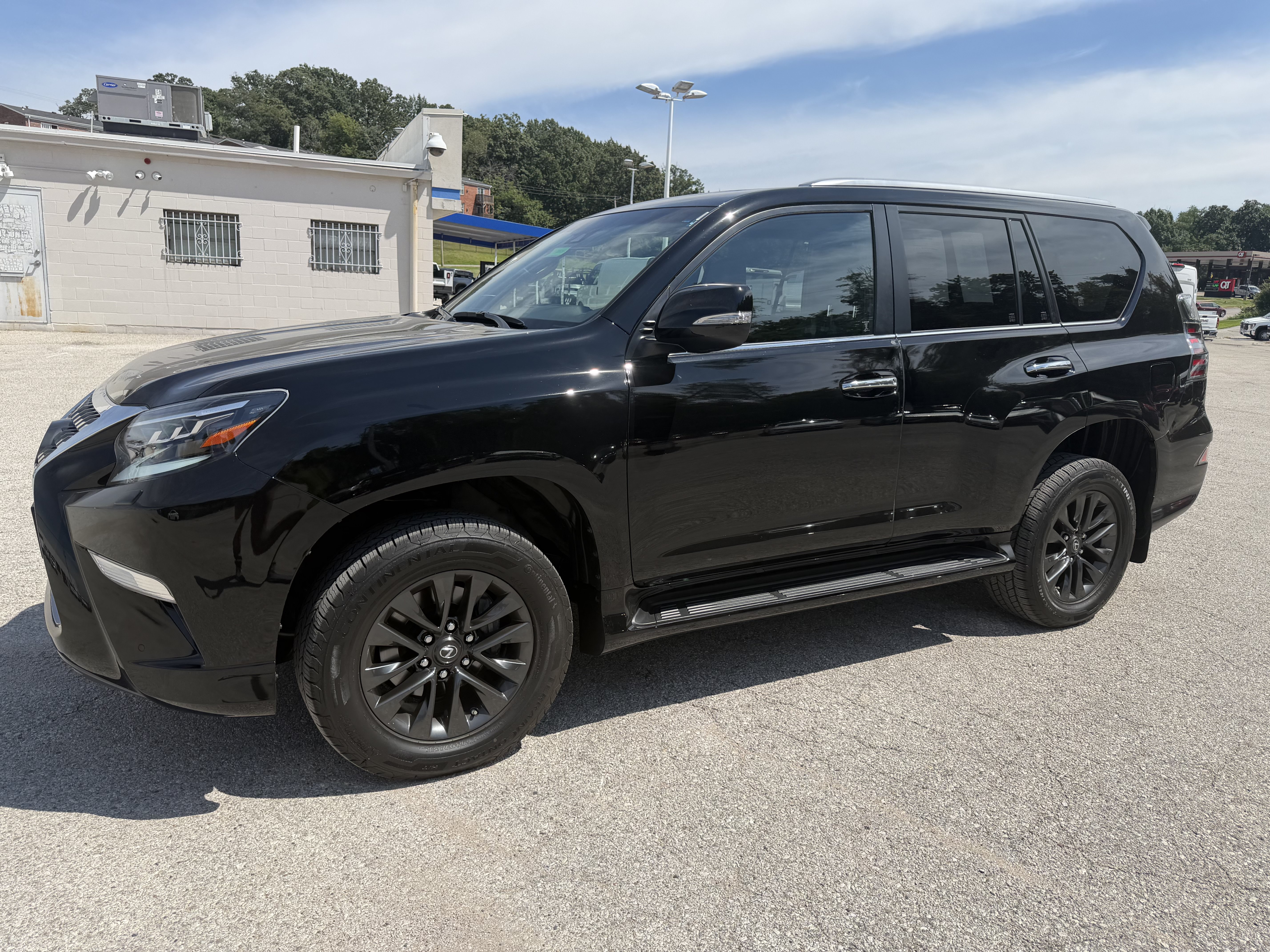 Used 2021 Lexus GX 460 Premium w/ Premium Package AWD/4WD image 3