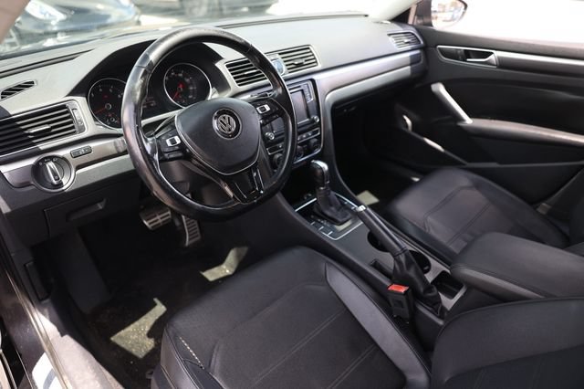Used 2017 Volkswagen Passat 1.8T R-Line FWD image 6