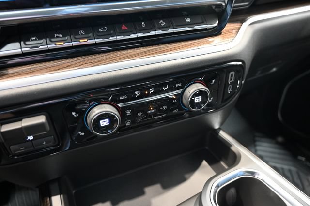 New 2026 Chevrolet Silverado 1500 RST w/ Dark Appearance Package AWD/4WD image 18