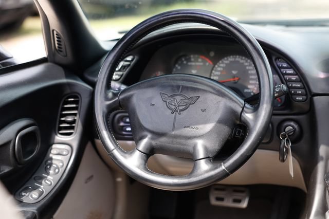 Used 2001 Chevrolet Corvette Convertible w/ Preferred Equipment Group2 RWD image 24