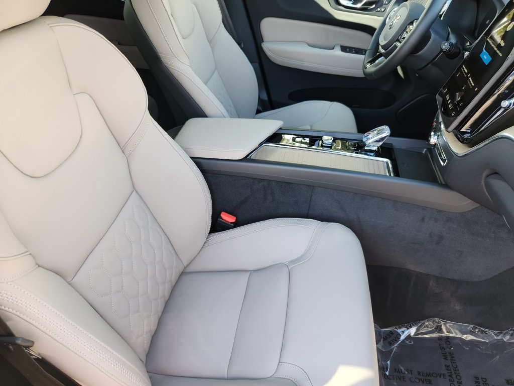New 2027 Volvo XC60 B5 Plus AWD/4WD image 5