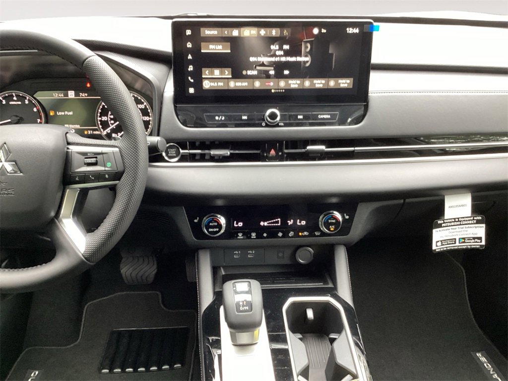 New 2025 Mitsubishi Outlander SE image 11