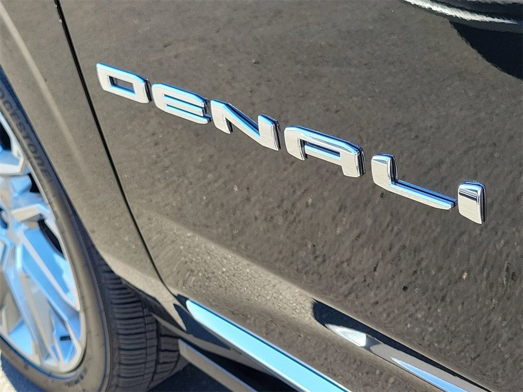 Used 2025 GMC Yukon XL Denali w/ Sun & Power Step Package image 33