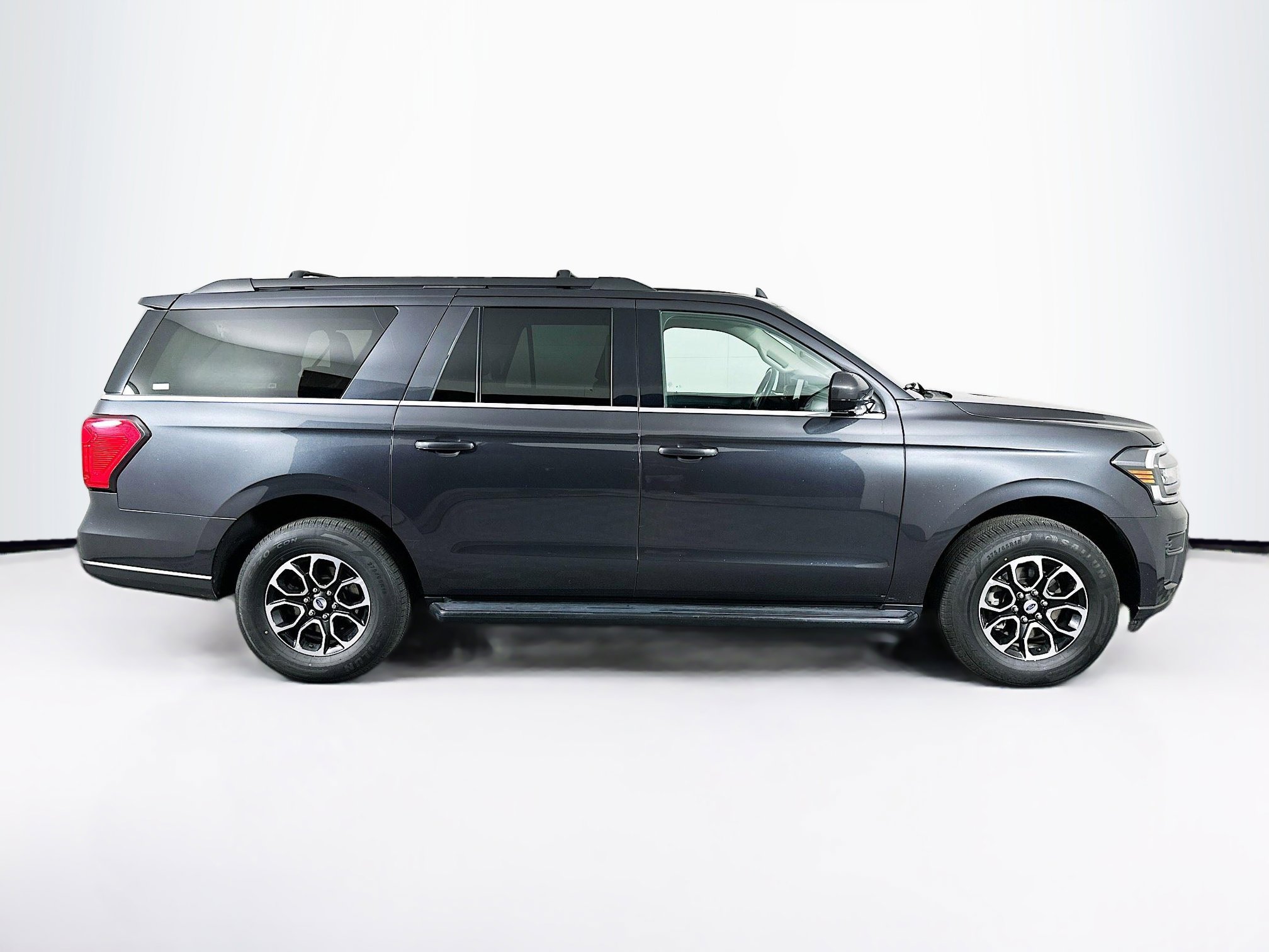 Used 2024 Ford Expedition Max XLT image 10