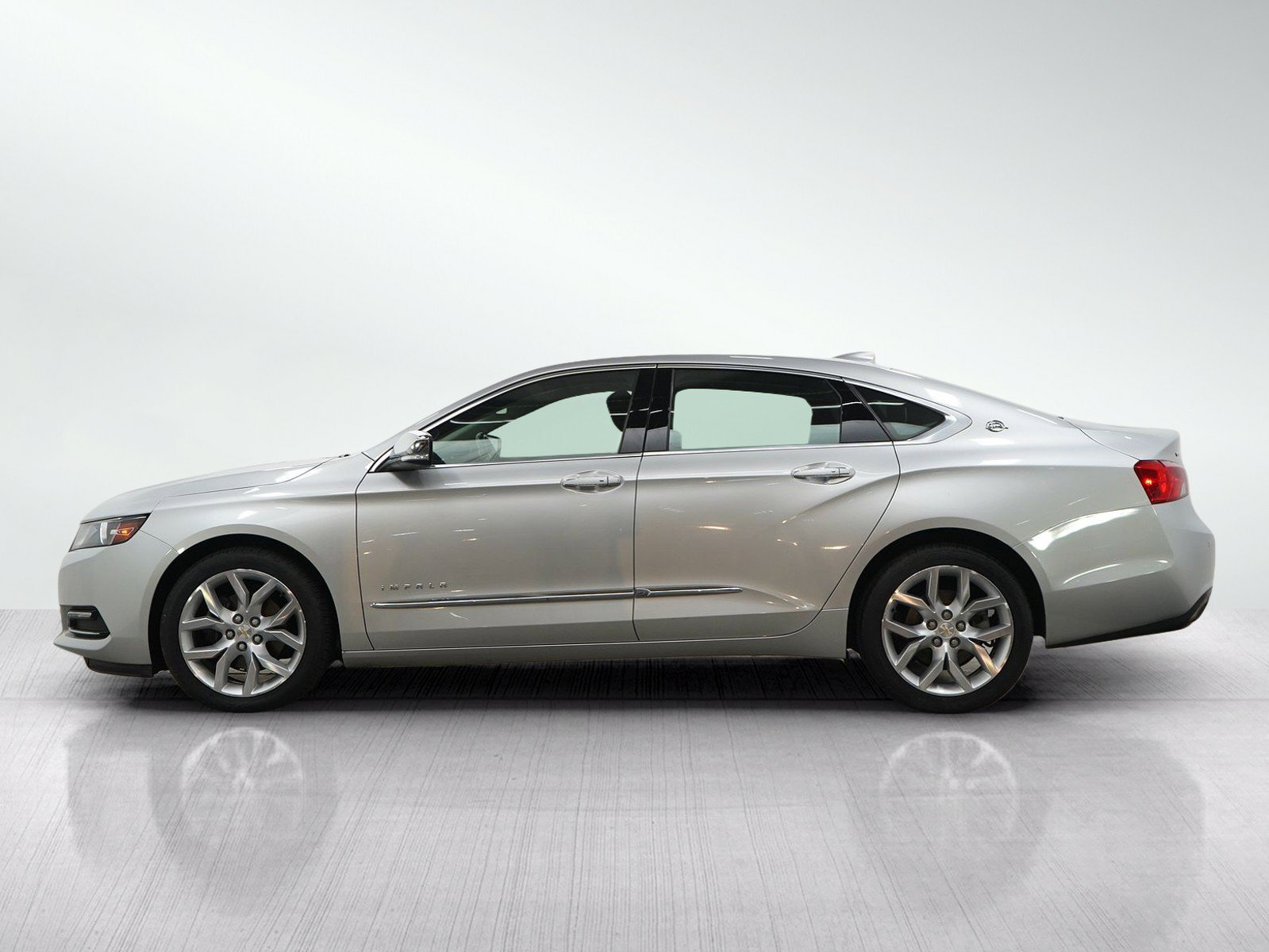 Used 2018 Chevrolet Impala Premier FWD image 2