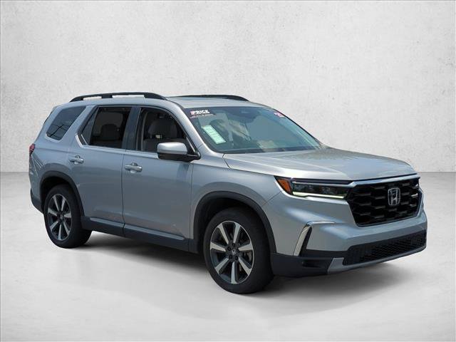 Used 2025 Honda Pilot Touring image 3