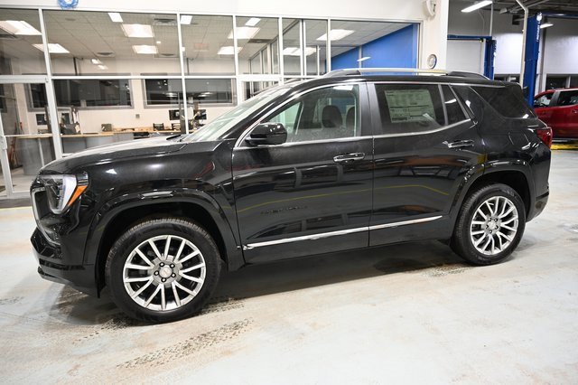 New 2026 GMC Terrain Denali w/ LPO, Black Badging Package image 7
