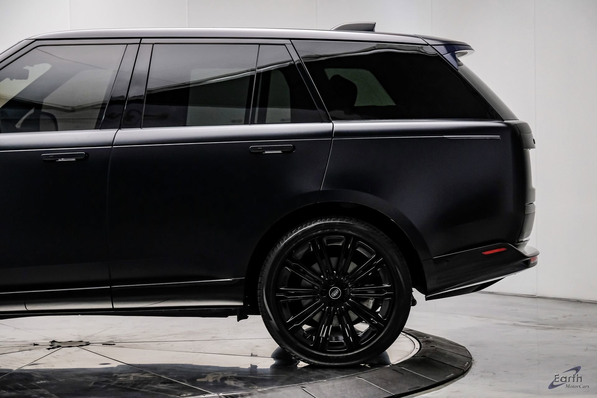 Used 2023 Land Rover Range Rover SE image 9