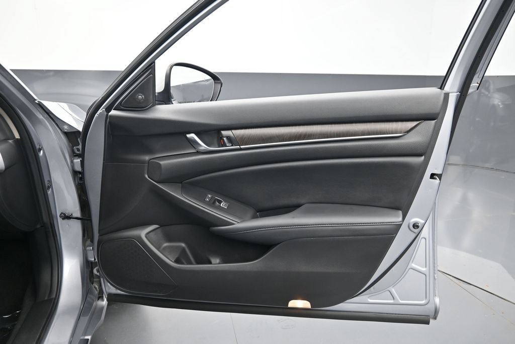 Used 2021 Honda Accord Touring image 37