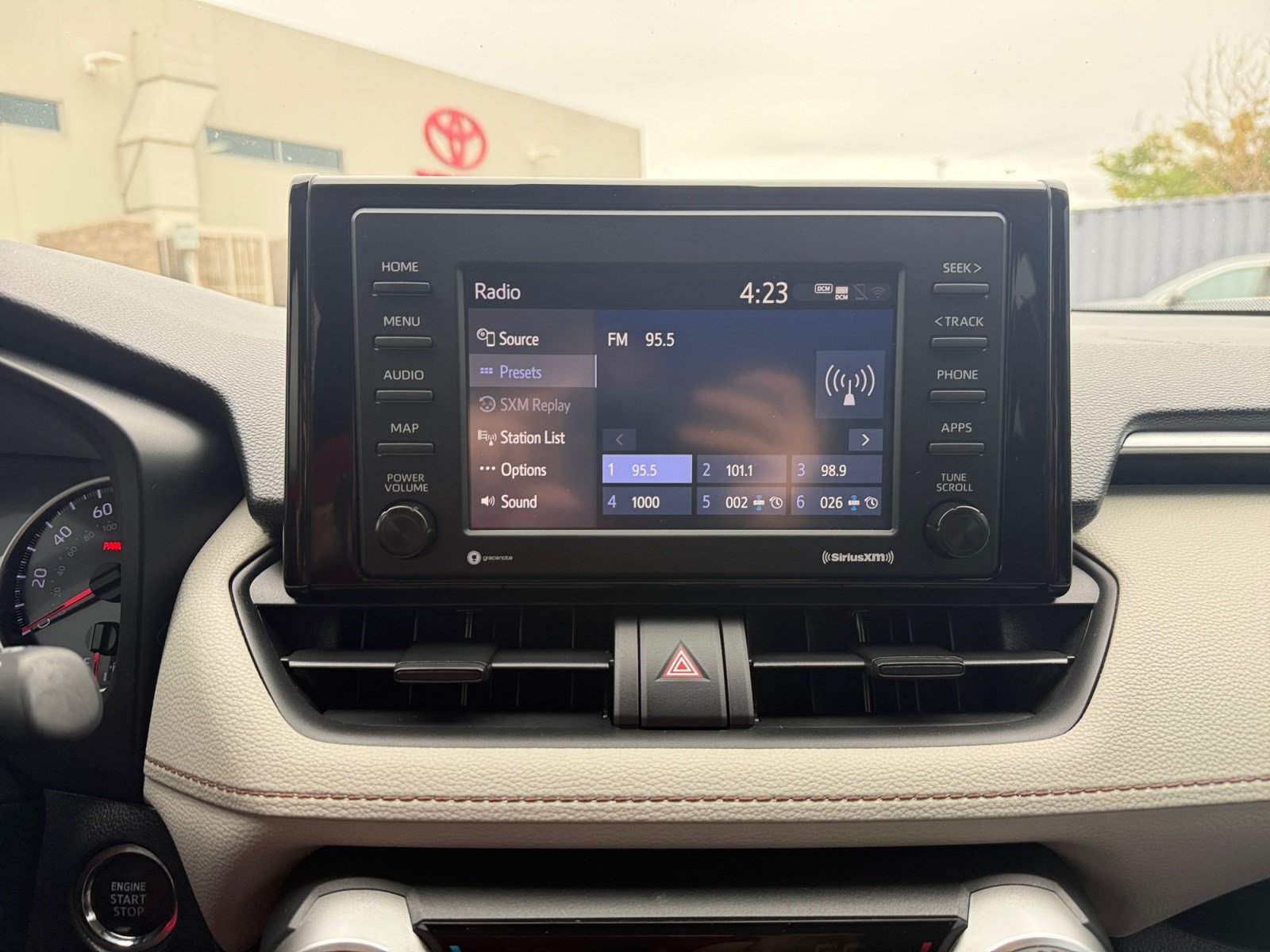 Used 2021 Toyota RAV4 XLE AWD/4WD image 23
