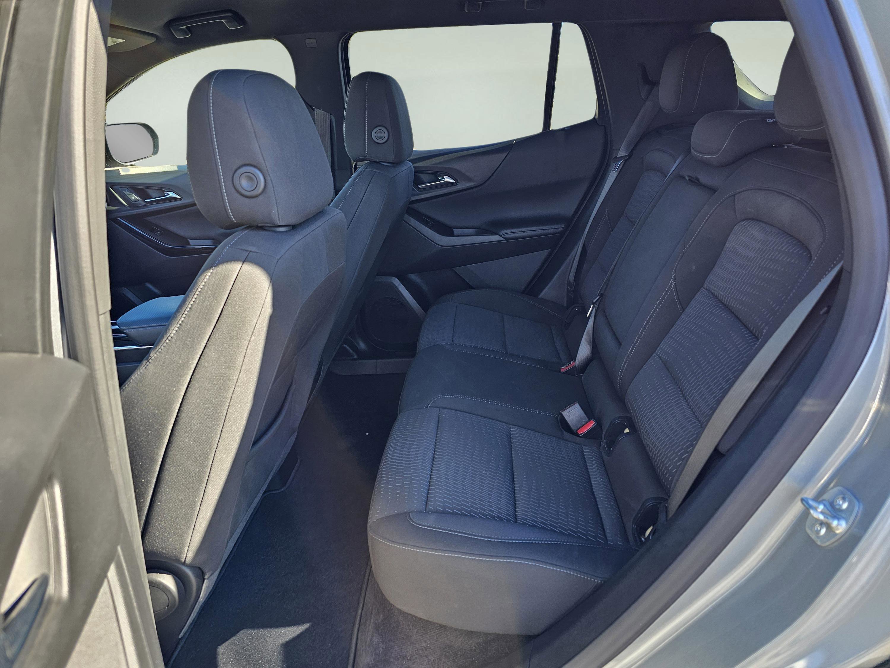 Used 2025 Chevrolet Equinox LT image 32