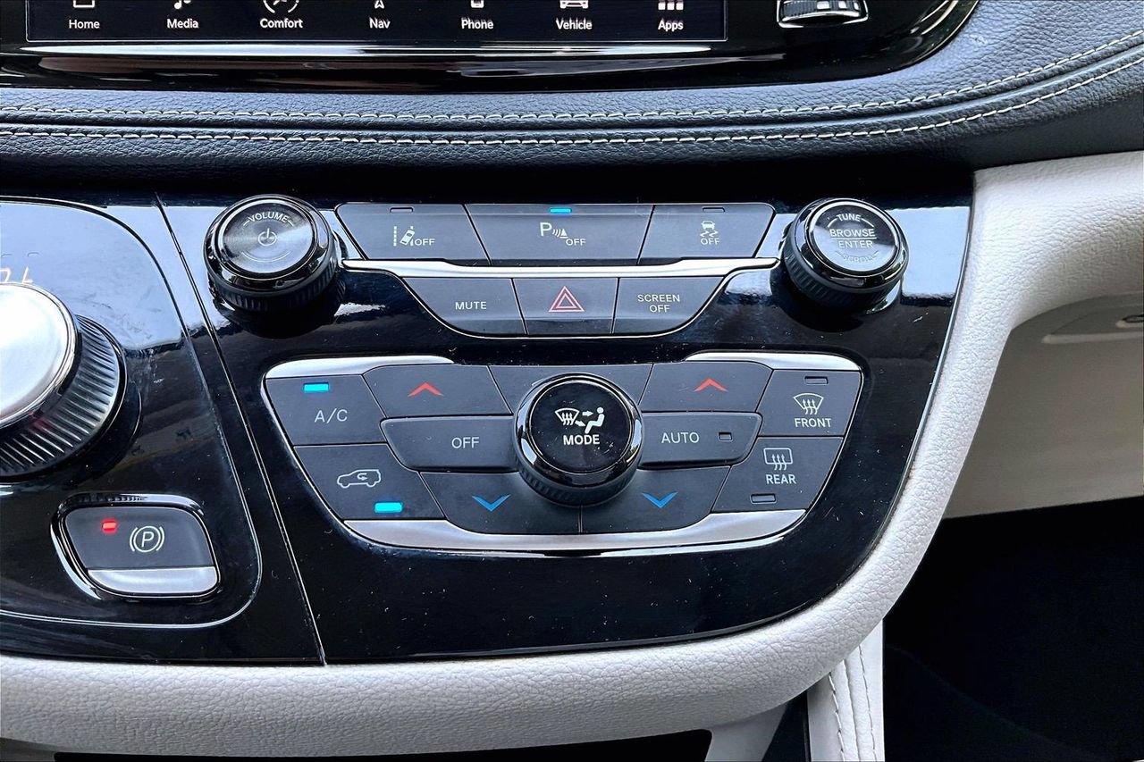 Used 2023 Chrysler Pacifica Limited FWD image 19