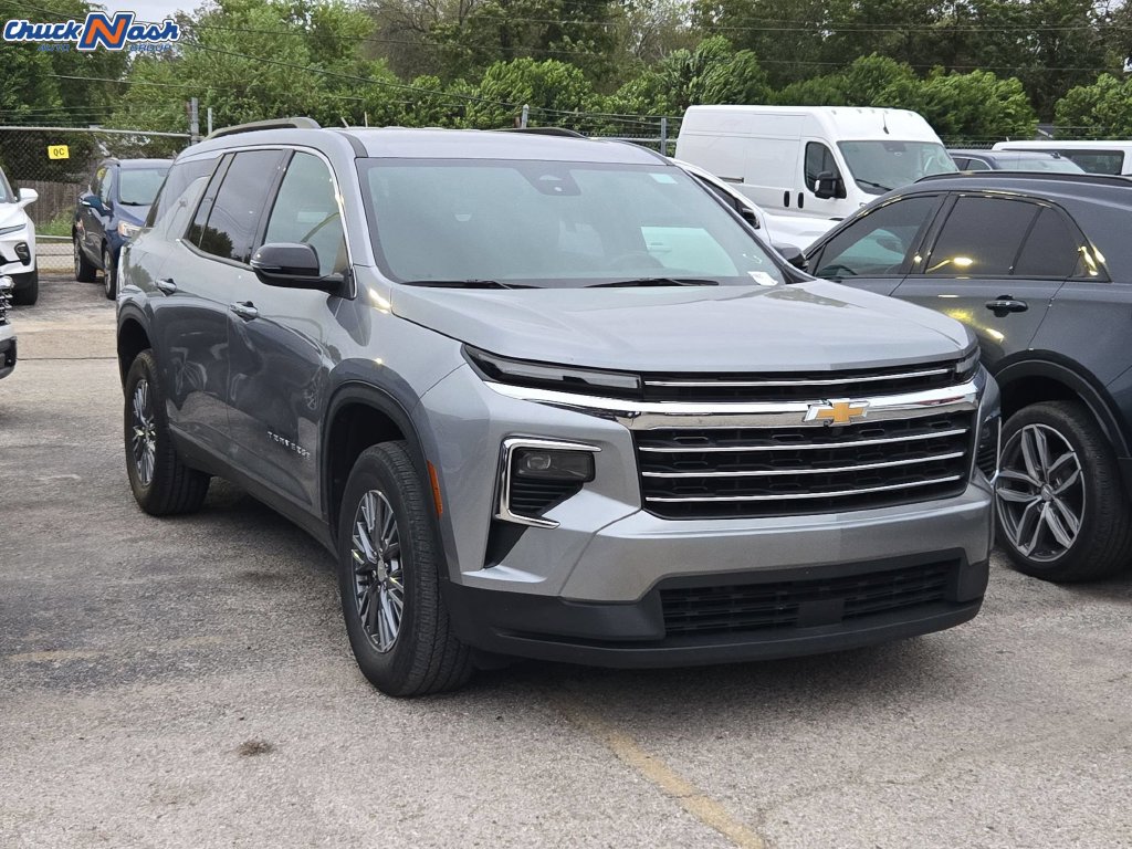 Used 2025 Chevrolet Traverse LT FWD image 1