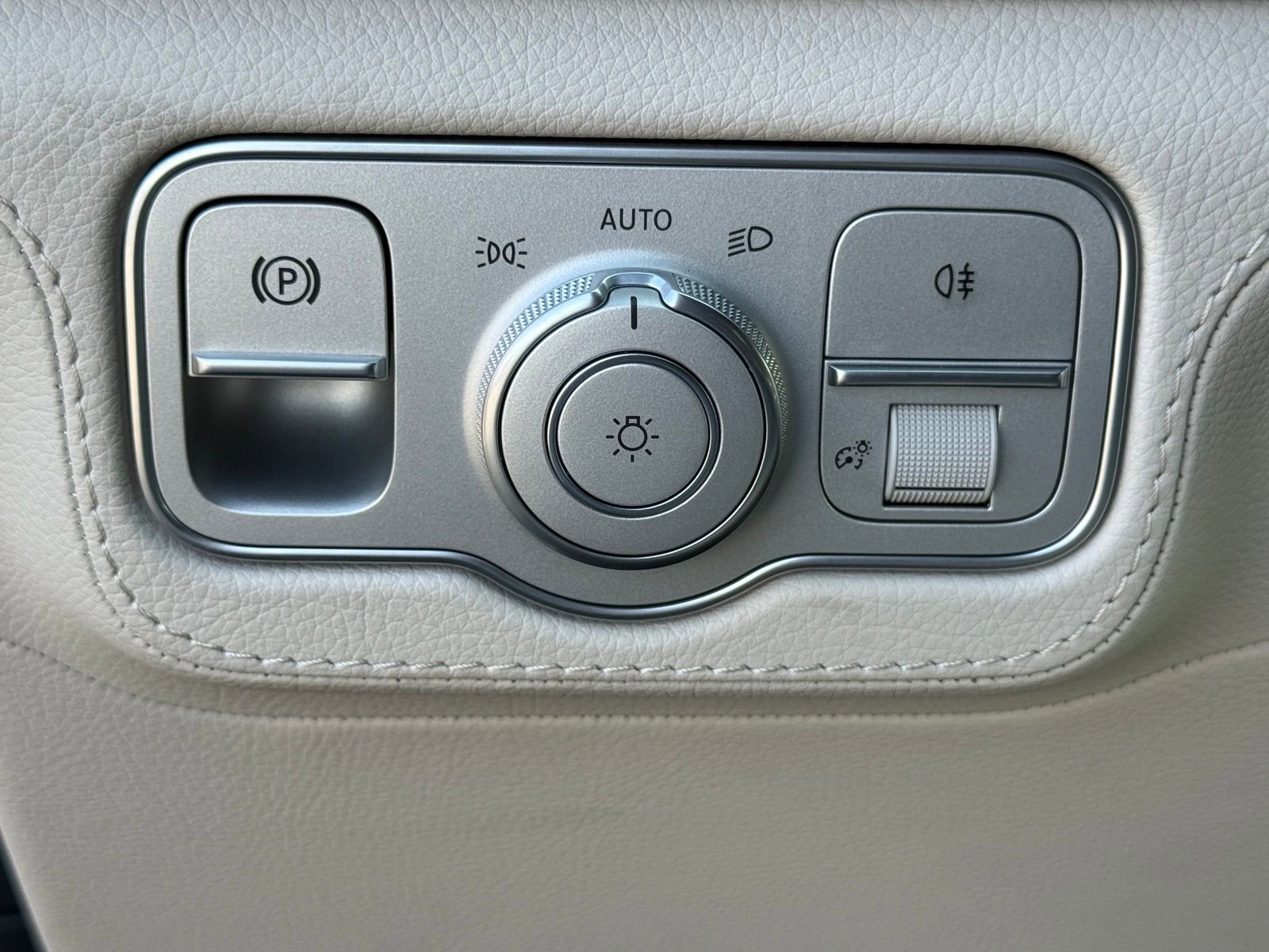 Used 2025 Mercedes-Benz GLS 450 4MATIC image 31