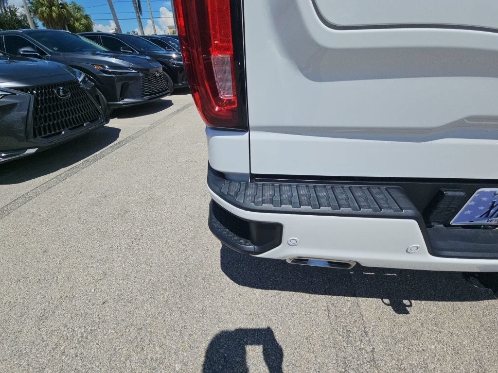 Used 2025 GMC Sierra 1500 AT4 w/ AT4 Premium Package AWD/4WD image 10