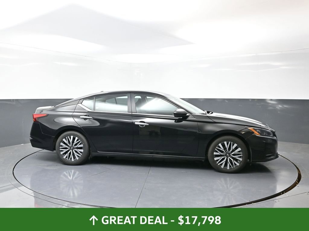 Used 2024 Nissan Altima 2.5 SV image 4