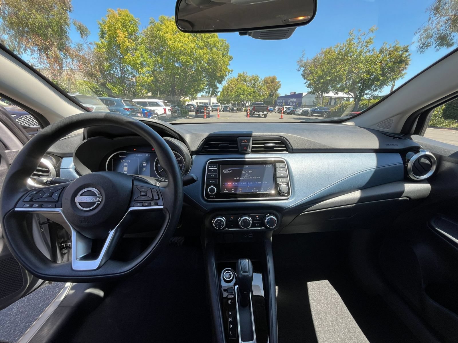 Used 2025 Nissan Versa SV FWD image 31
