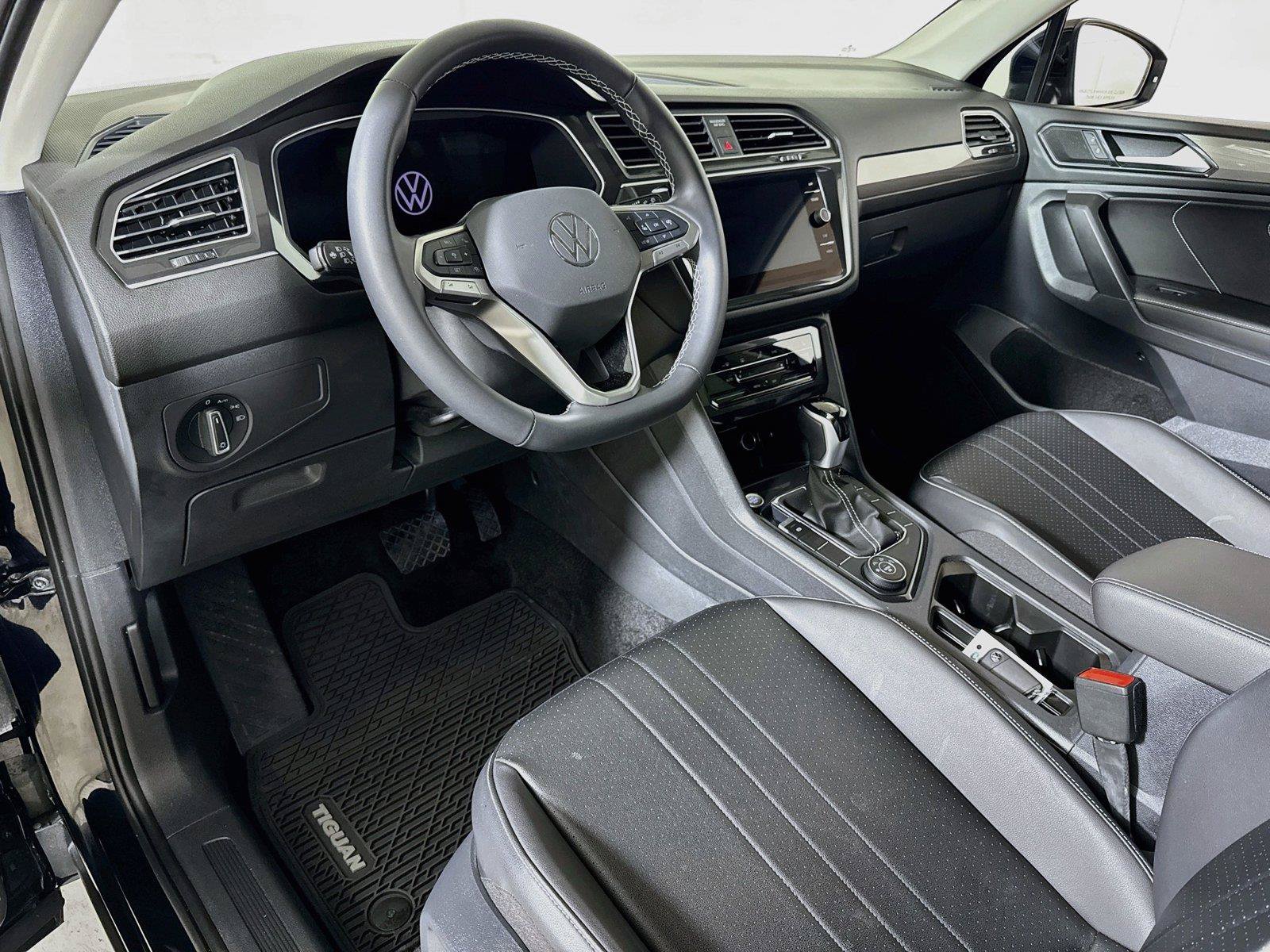 Used 2024 Volkswagen Tiguan SE AWD/4WD image 7