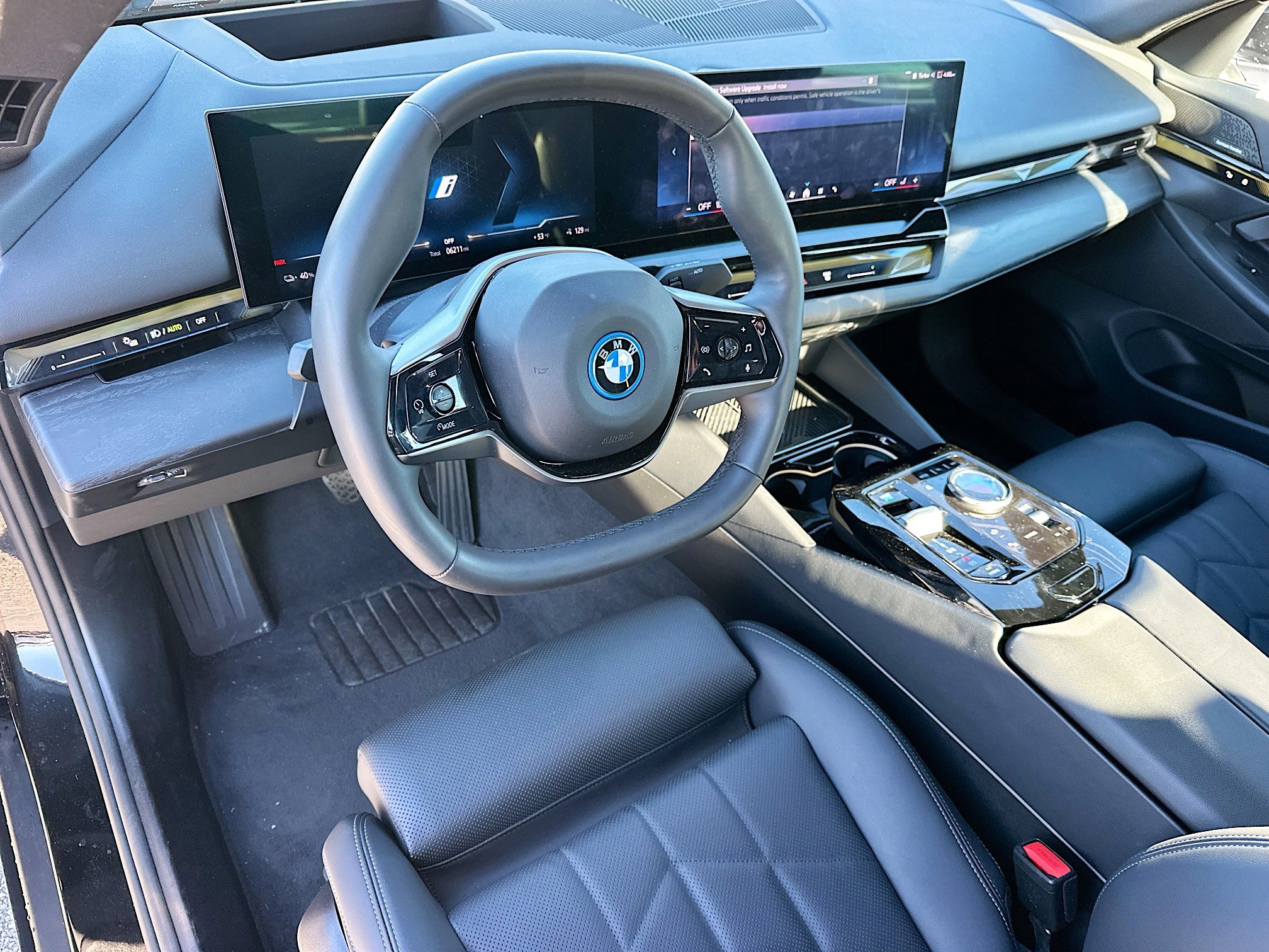 Used 2024 BMW i5 eDrive40i w/ Premium Package image 9