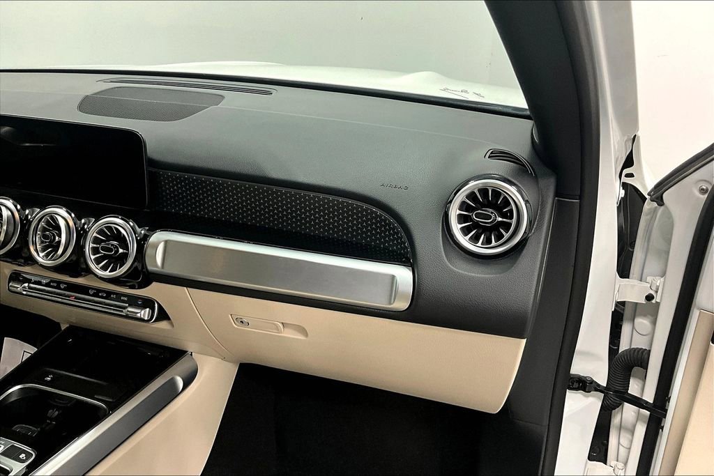 Used 2025 Mercedes-Benz GLB 250 image 19