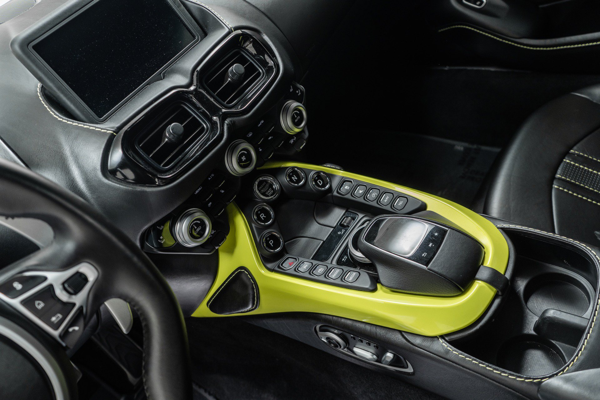 Used 2019 Aston Martin V8 Vantage Coupe RWD image 28