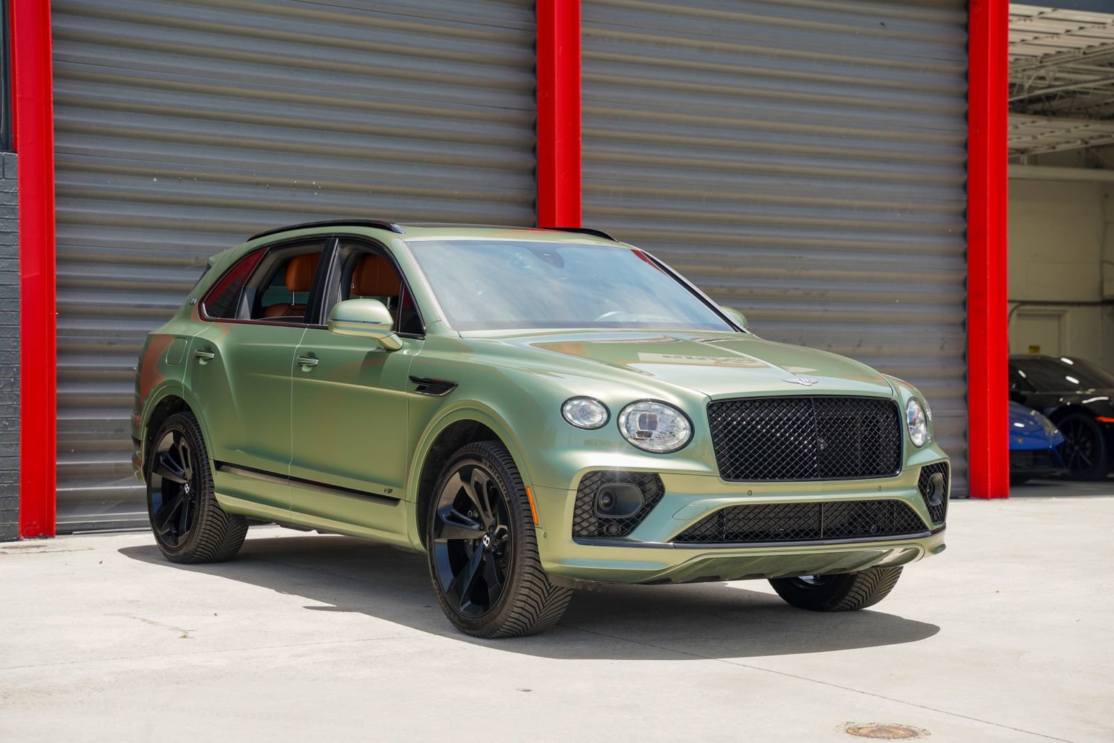 Used 2022 Bentley Bentayga AWD/4WD image 2
