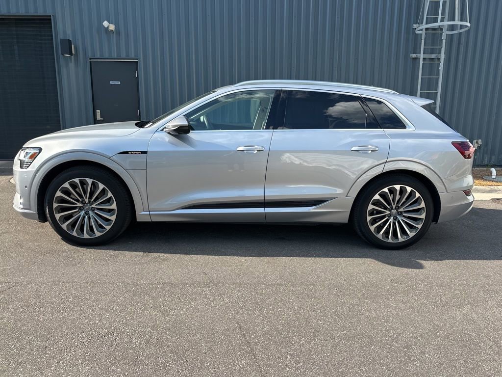 Used 2019 Audi e-tron Prestige w/ Prestige Package AWD/4WD image 8