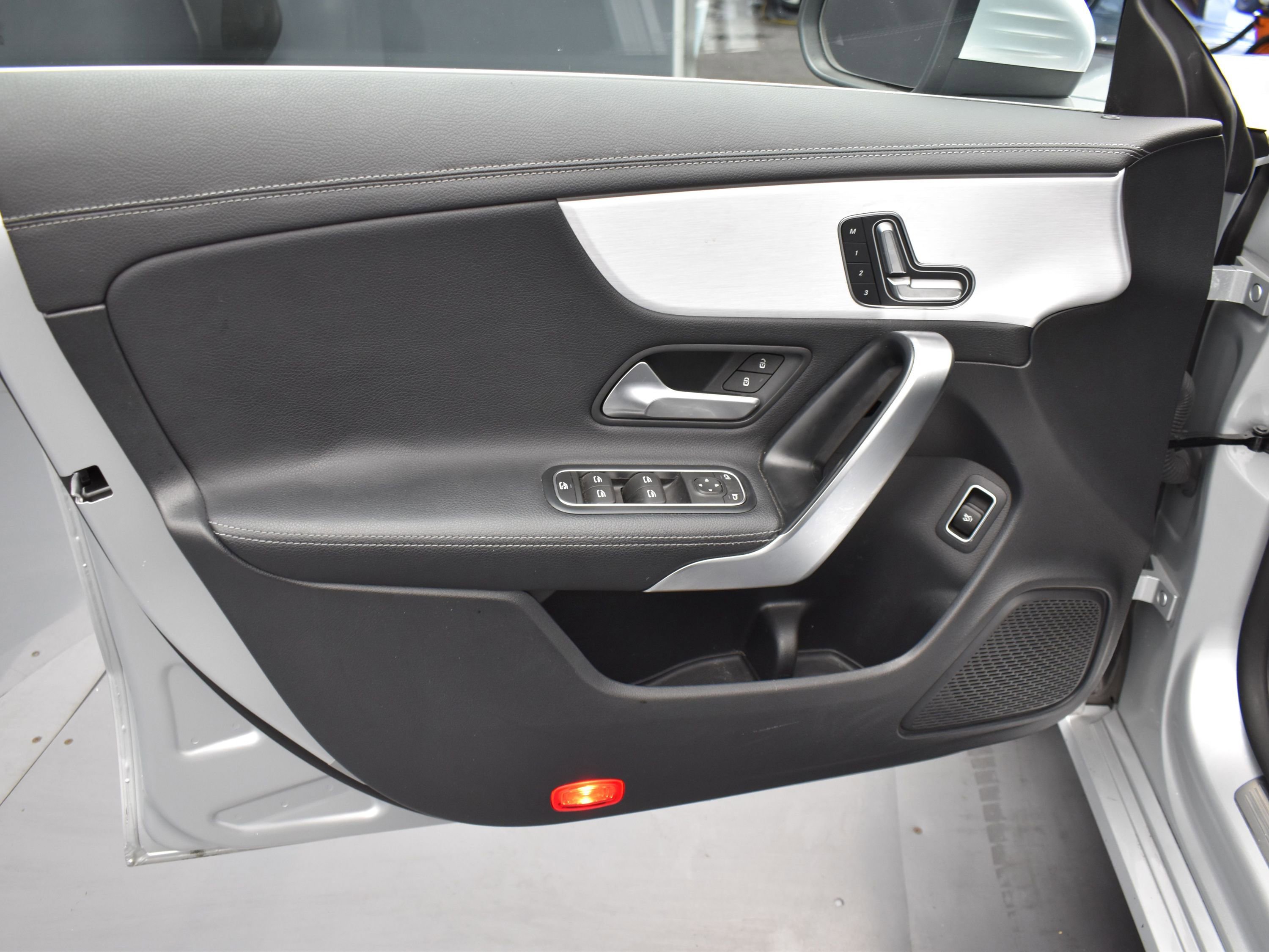 Used 2022 Mercedes-Benz CLA 250 4MATIC image 9