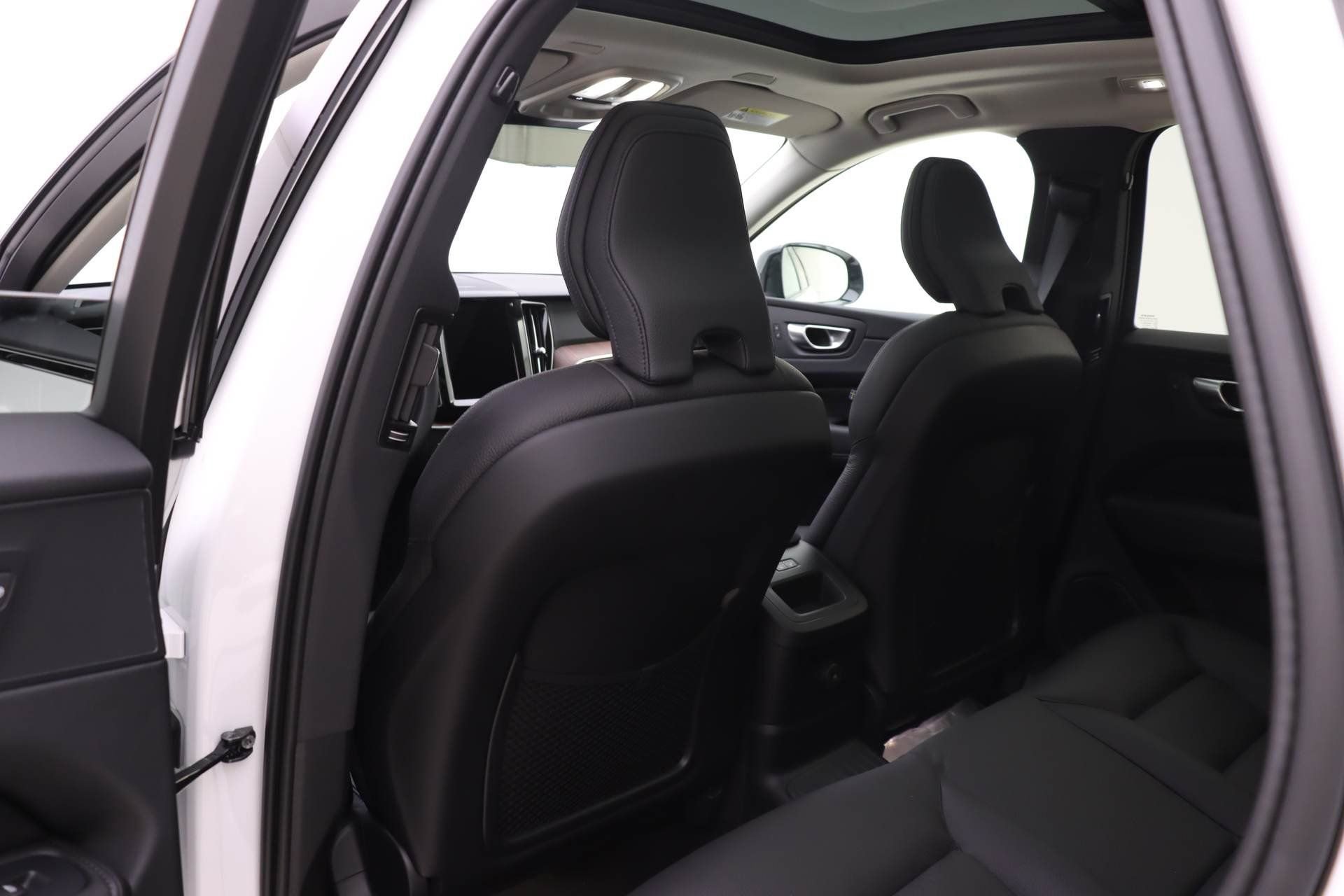 New 2024 Volvo XC60 T8 Plus w/ Protection Package Premier image 10