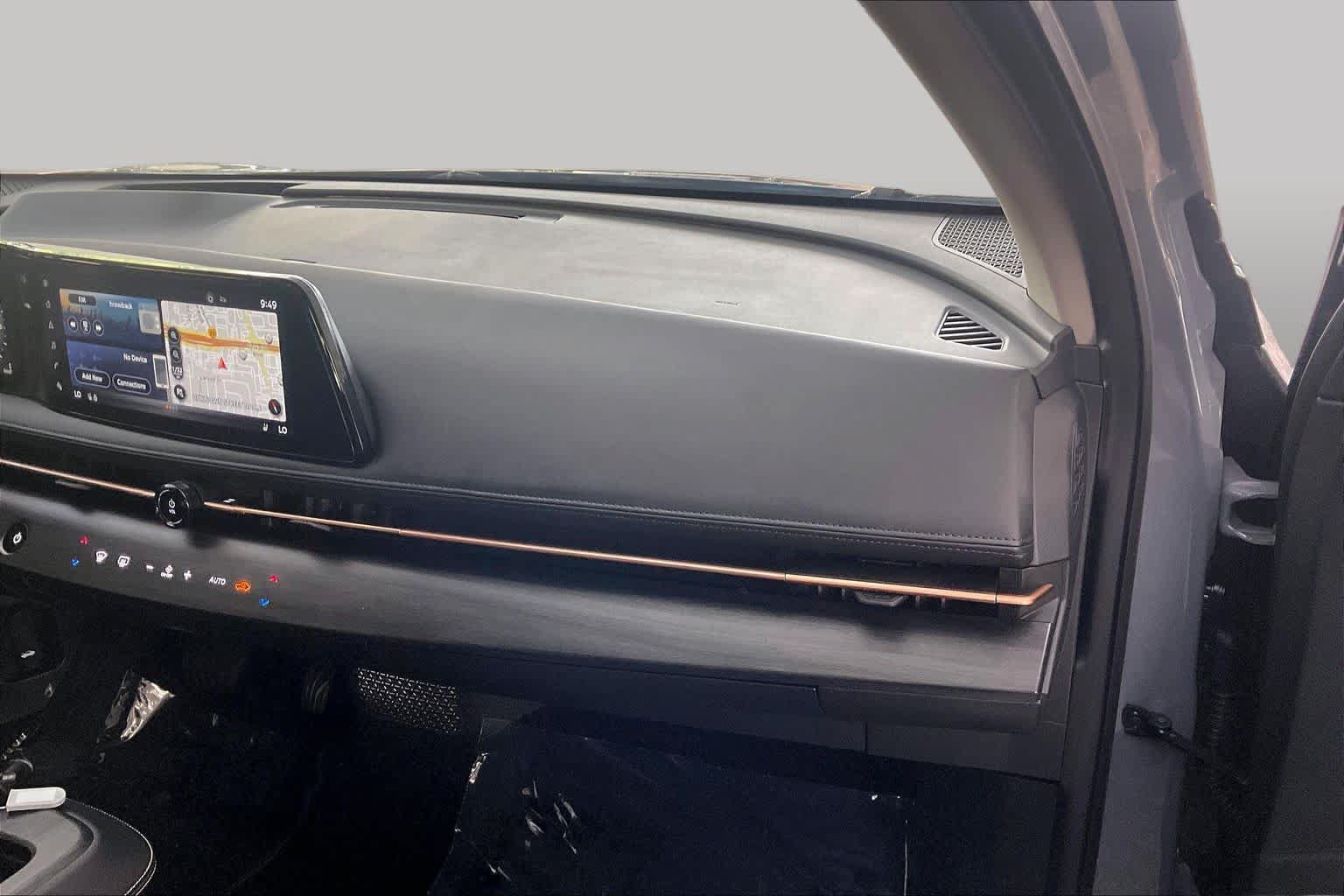 Used 2024 Nissan Ariya AWD image 18
