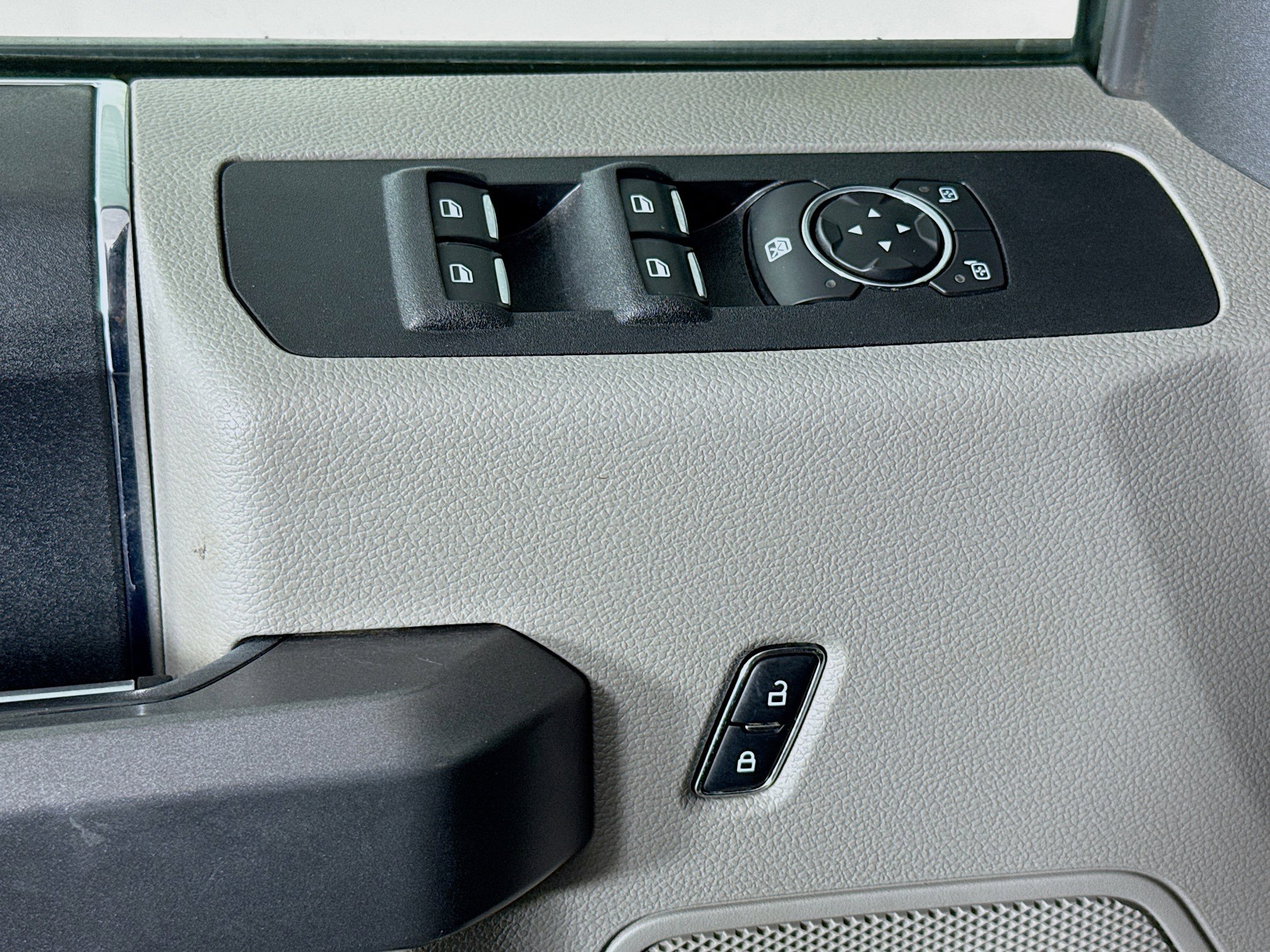 Used 2017 Ford F250 XLT w/ Snow Plow Prep Package image 20