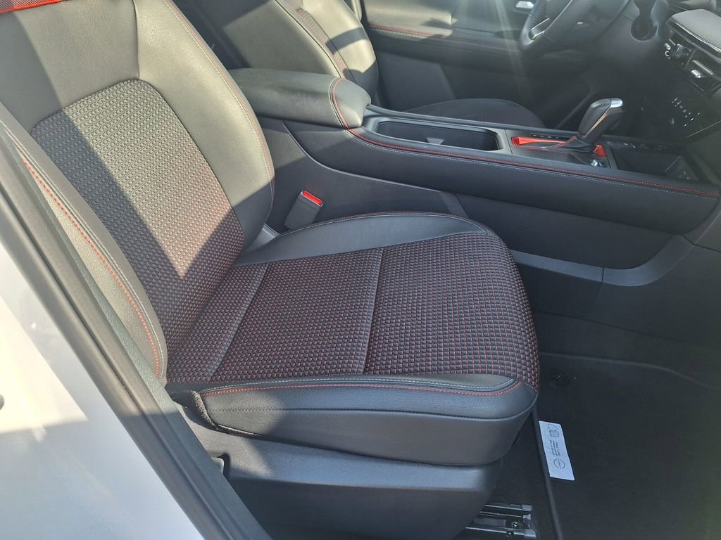 Used 2025 Nissan Kicks SR image 26