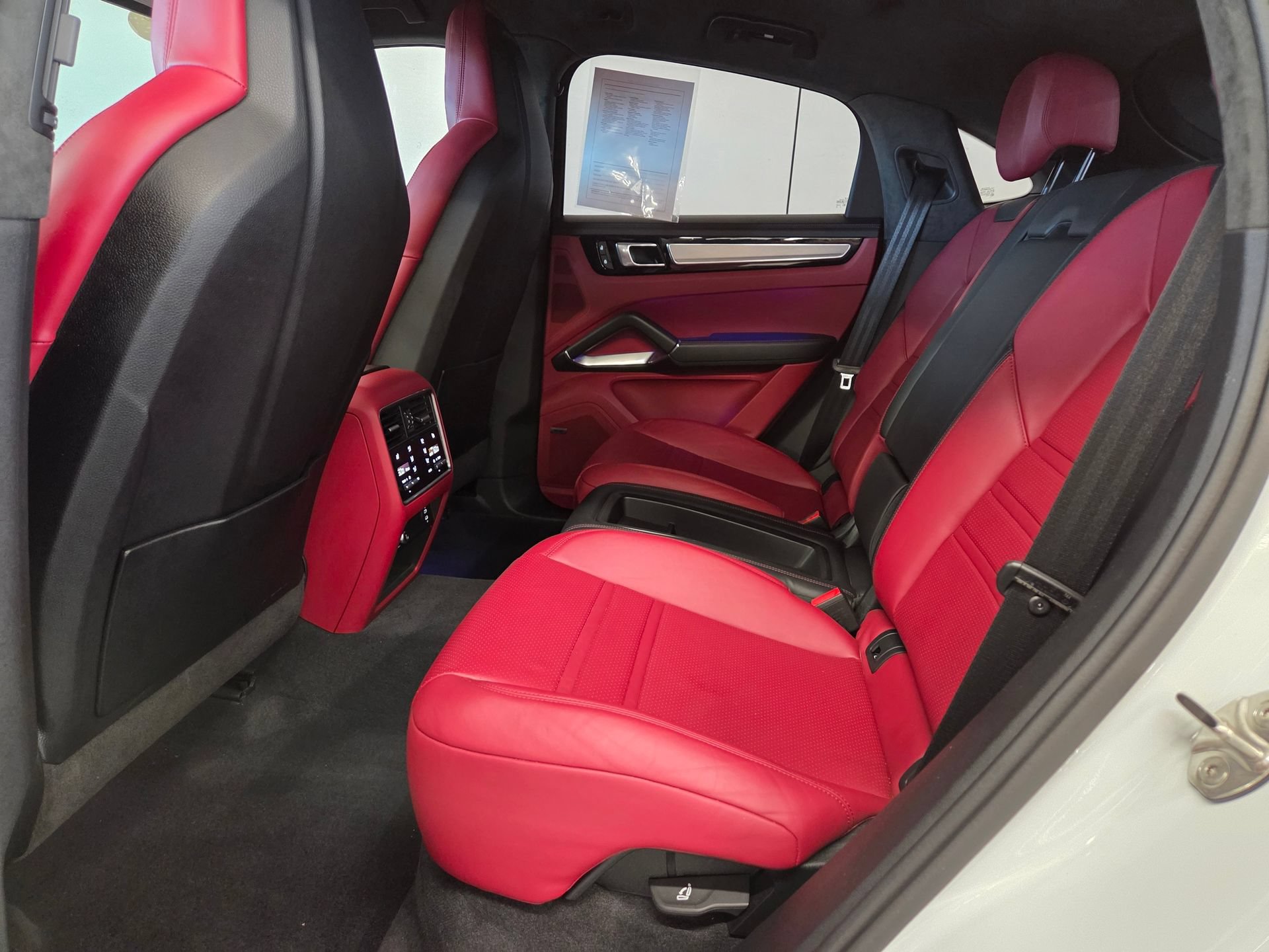 Certified 2023 Porsche Cayenne Turbo AWD/4WD image 11