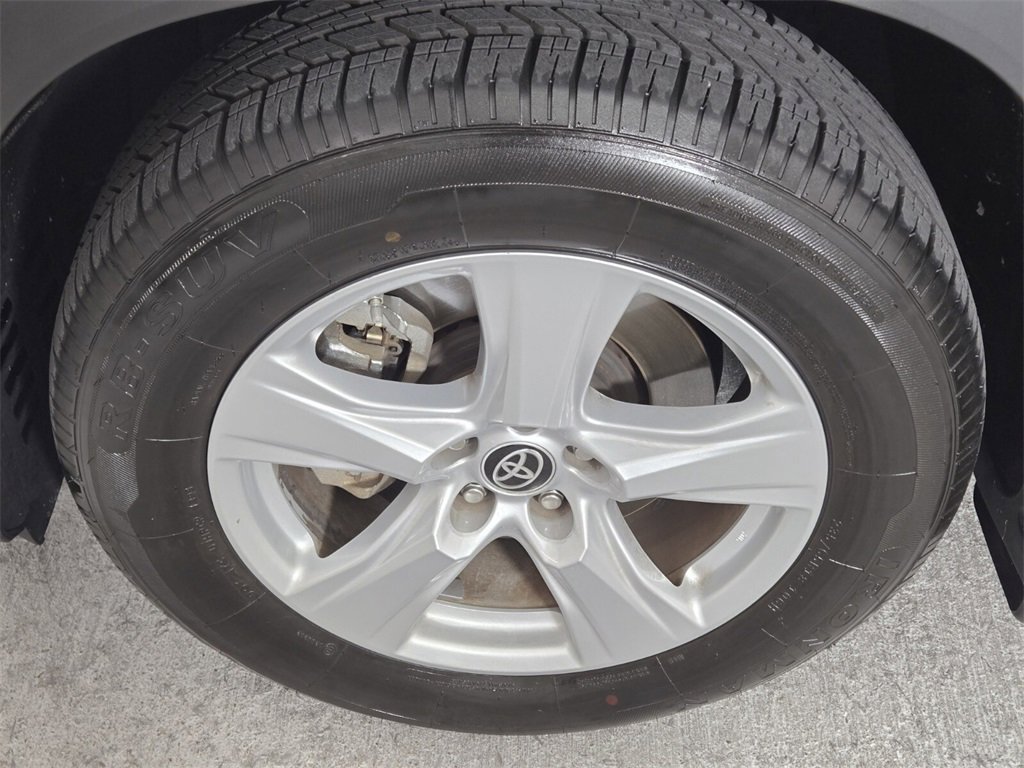 Used 2022 Toyota Highlander LE image 11