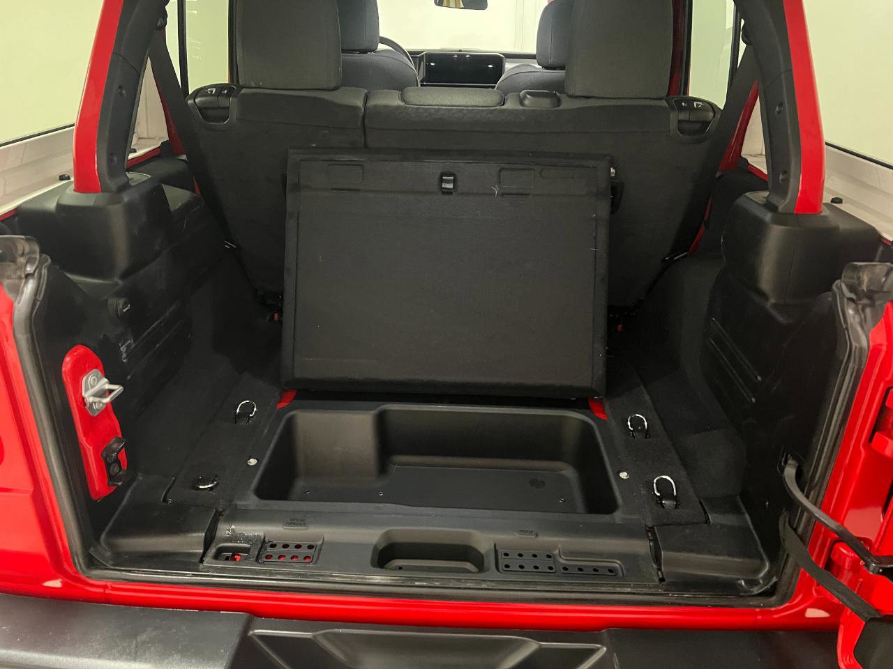 Used 2025 Jeep Wrangler Unlimited Sahara image 24