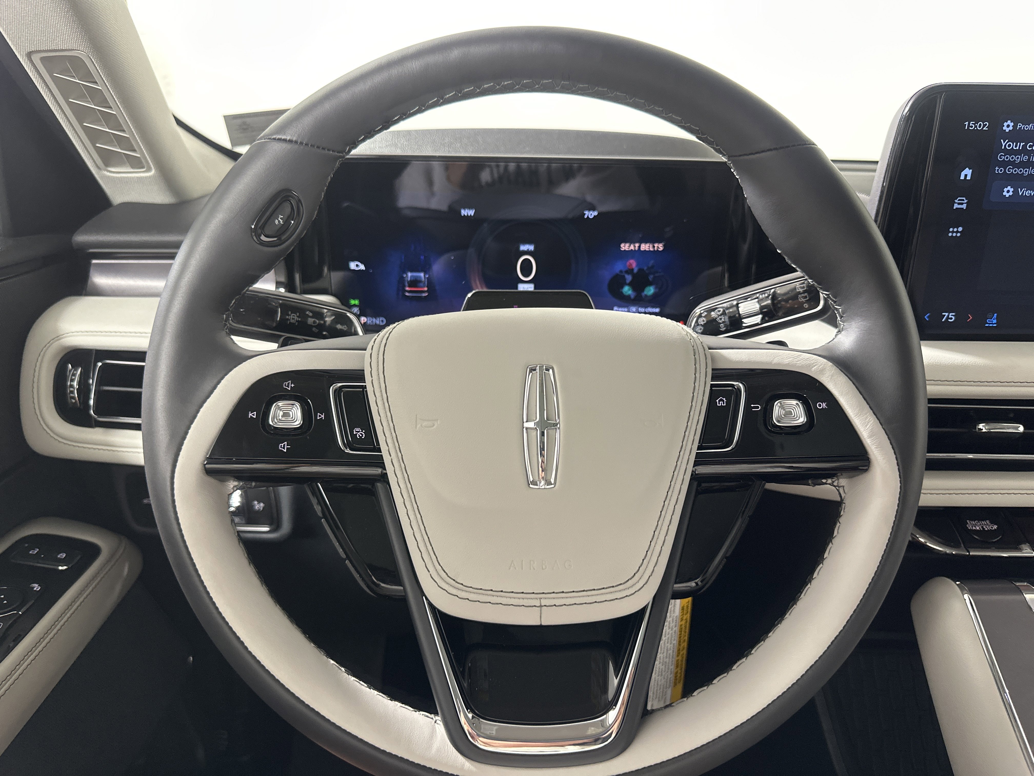 New 2025 Lincoln Aviator AWD image 12