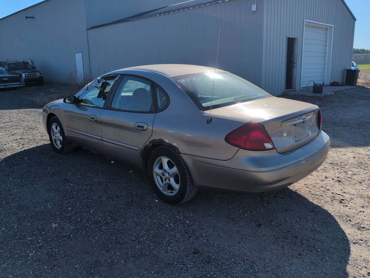 Used 2003 Ford Taurus SE FWD image 3