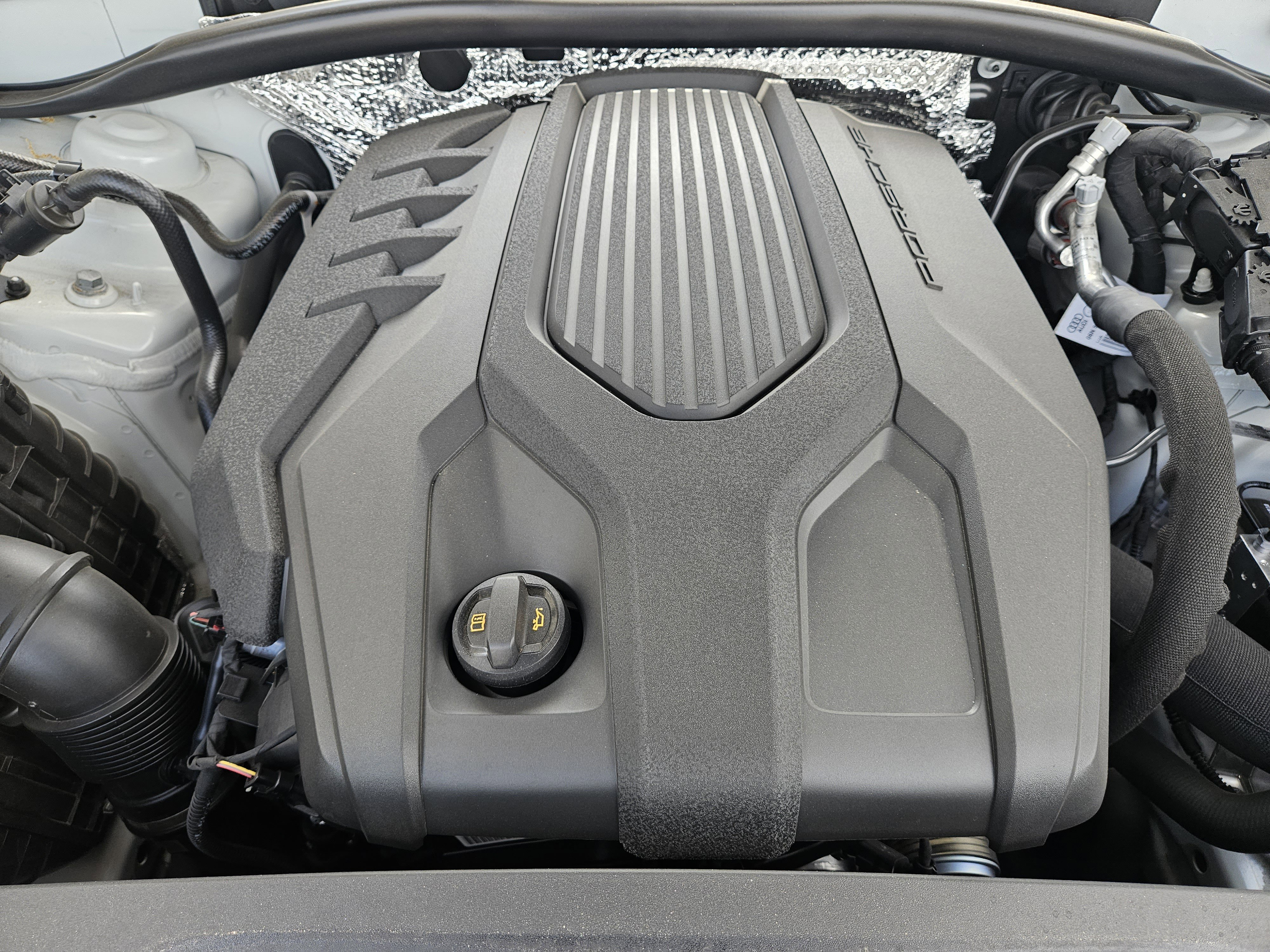 Certified 2025 Porsche Macan image 30