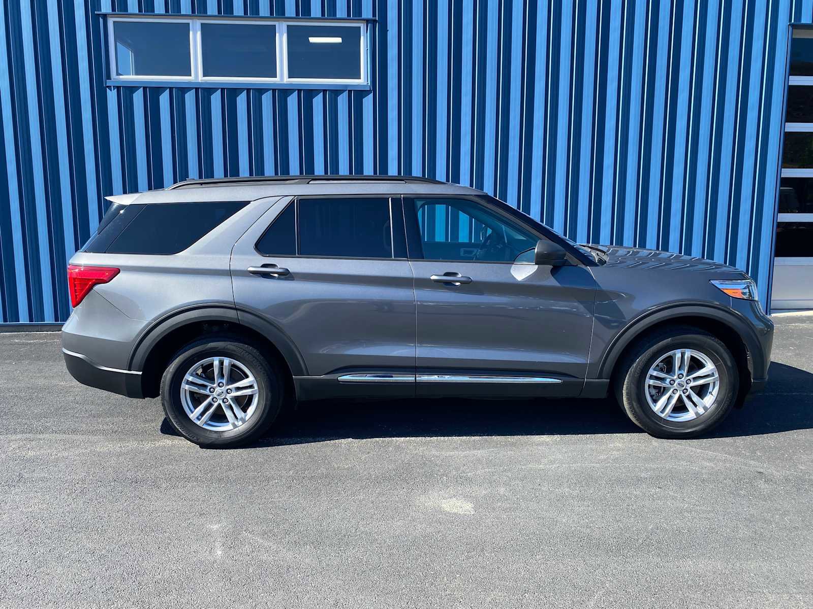 Used 2021 Ford Explorer XLT AWD/4WD image 16