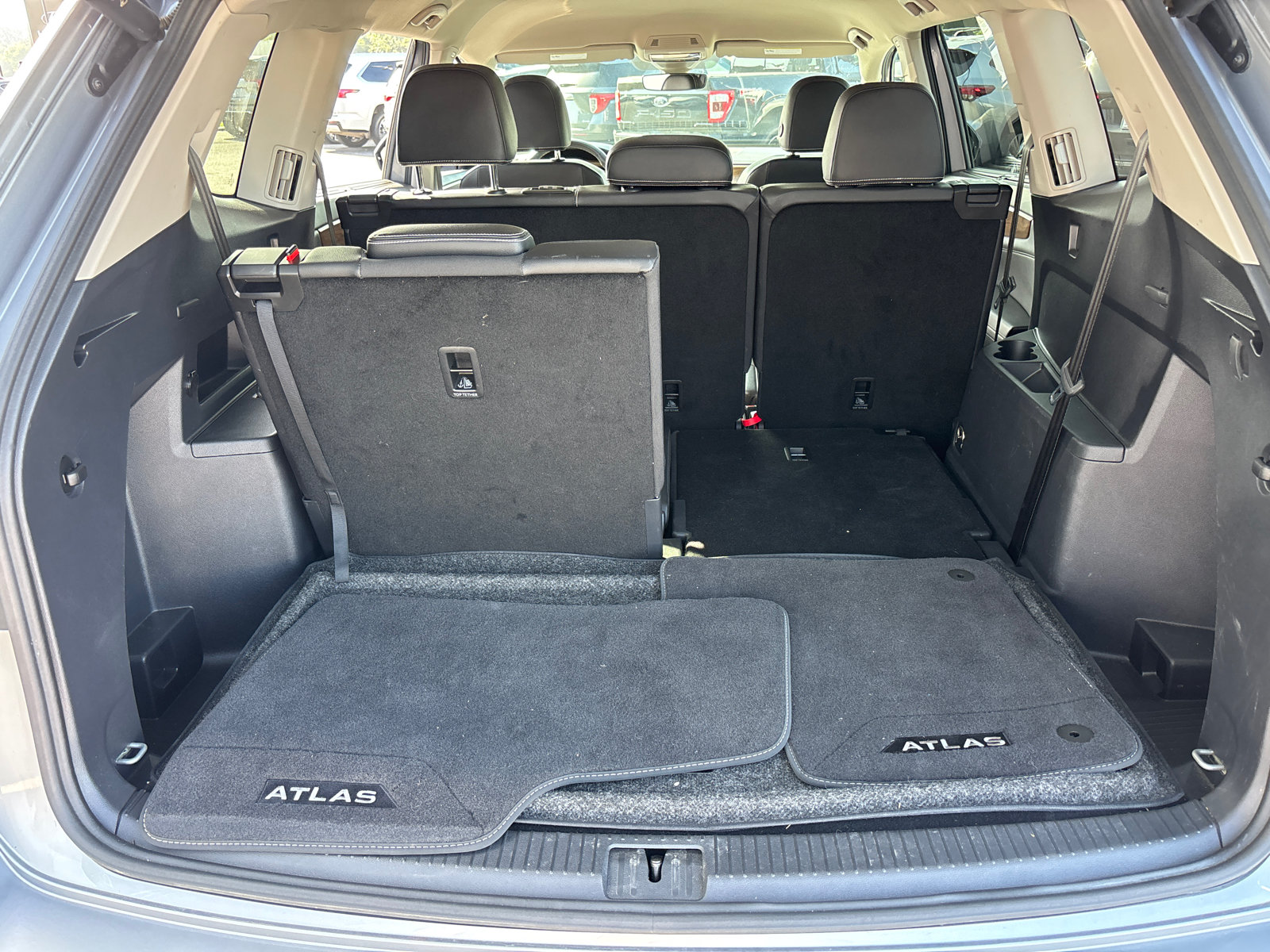 Used 2024 Volkswagen Atlas SE w/ Black Wheel Package AWD/4WD image 9