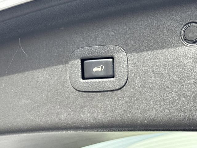 Used 2020 Nissan Armada SL image 19