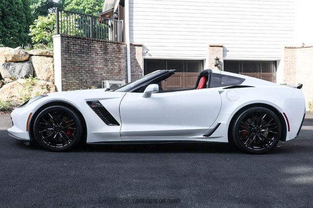 Used 2016 Chevrolet Corvette Z06 w/ 2LZ Preferred Equipment Group RWD image 3