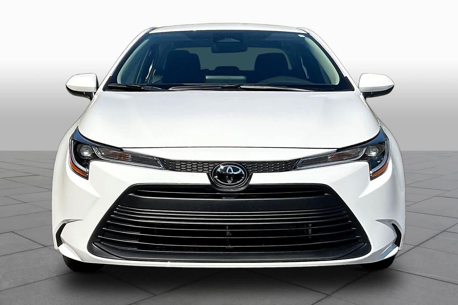 Used 2026 Toyota Corolla LE FWD image 4