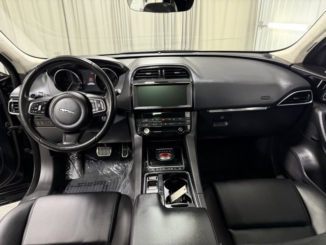 Used 2019 Jaguar F-PACE Premium image 13