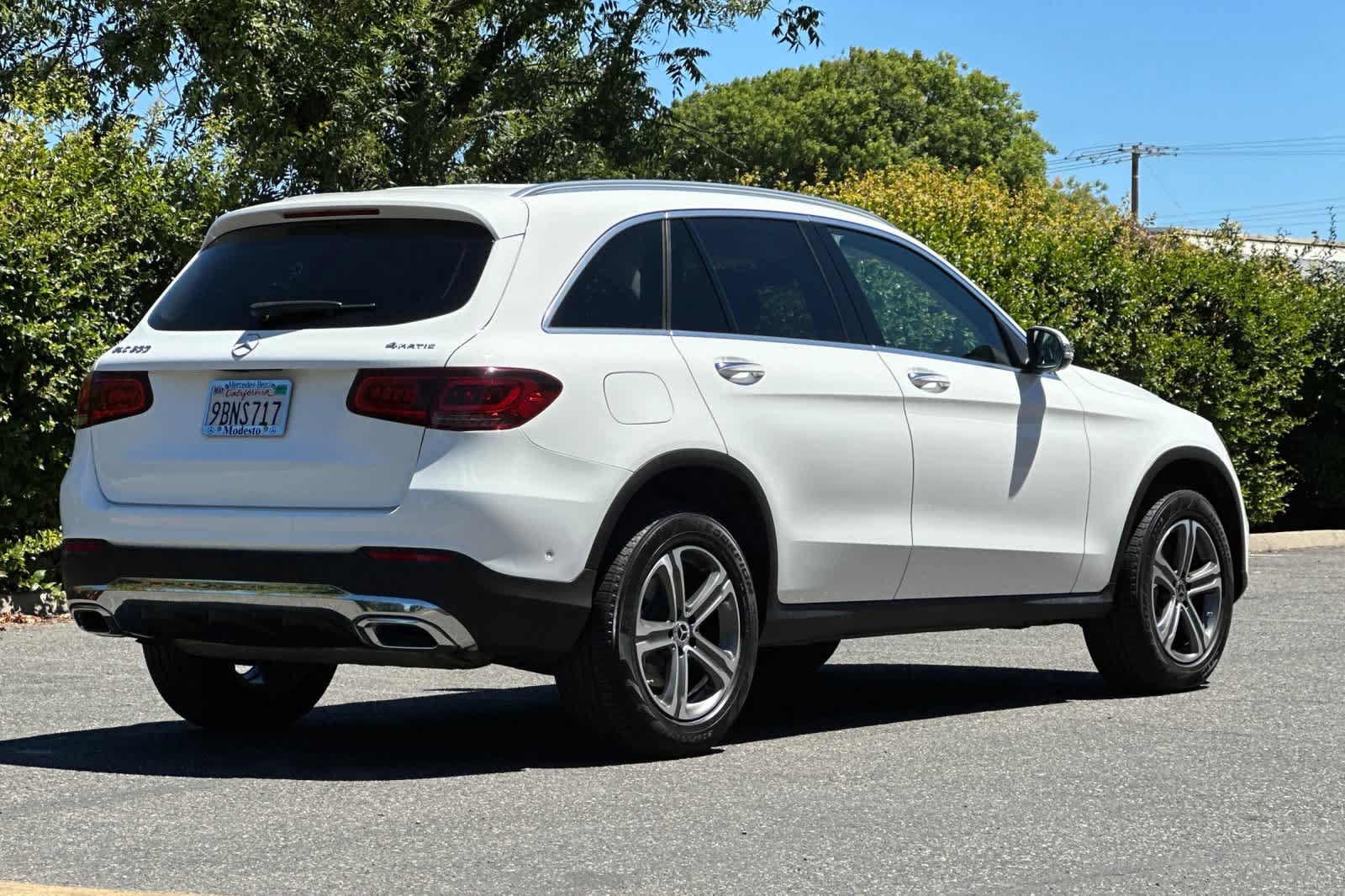 Used 2022 Mercedes-Benz GLC 300 4MATIC image 3