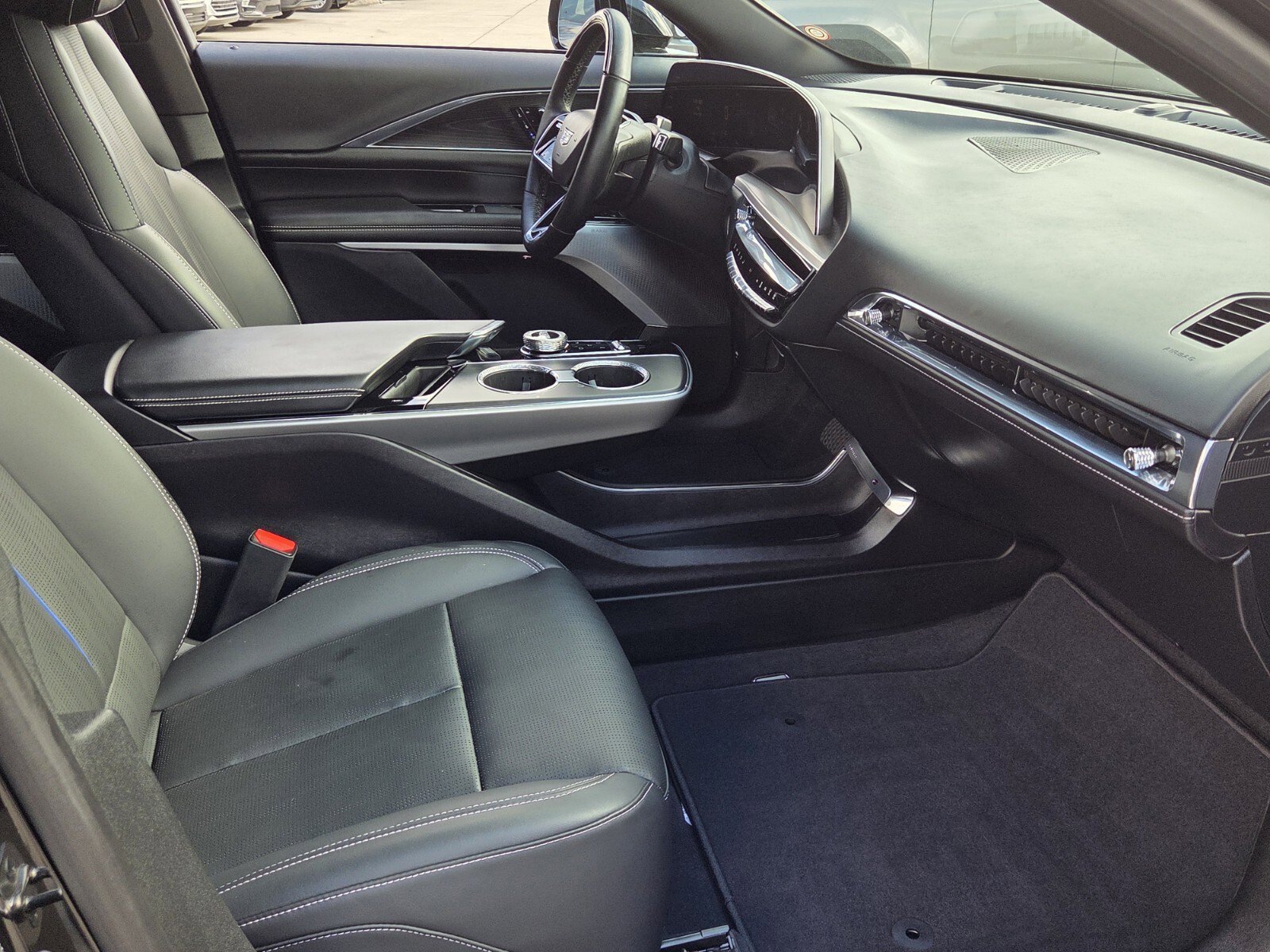 Used 2024 Cadillac Lyriq Sport image 11